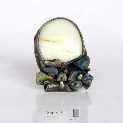 mleko-z-lapisem-pierscionek-ze-szklanym-okiem-i-kamyczkami-lapis-lazuli-miedziany-fusing-cyna