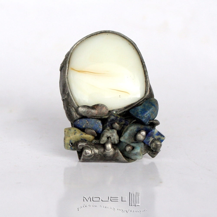 mleko-z-lapisem-pierscionek-ze-szklanym-okiem-i-kamyczkami-lapis-lazuli-miedziany-fusing-cyna