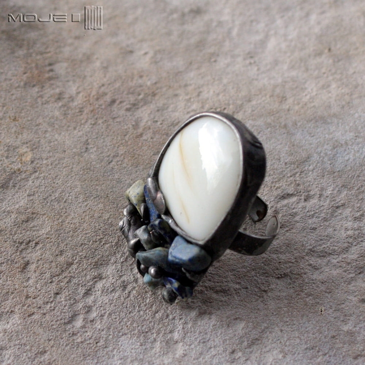 mleko-z-lapisem-pierscionek-ze-szklanym-okiem-i-kamyczkami-lapis-lazuli-miedziany-fusing-cyna