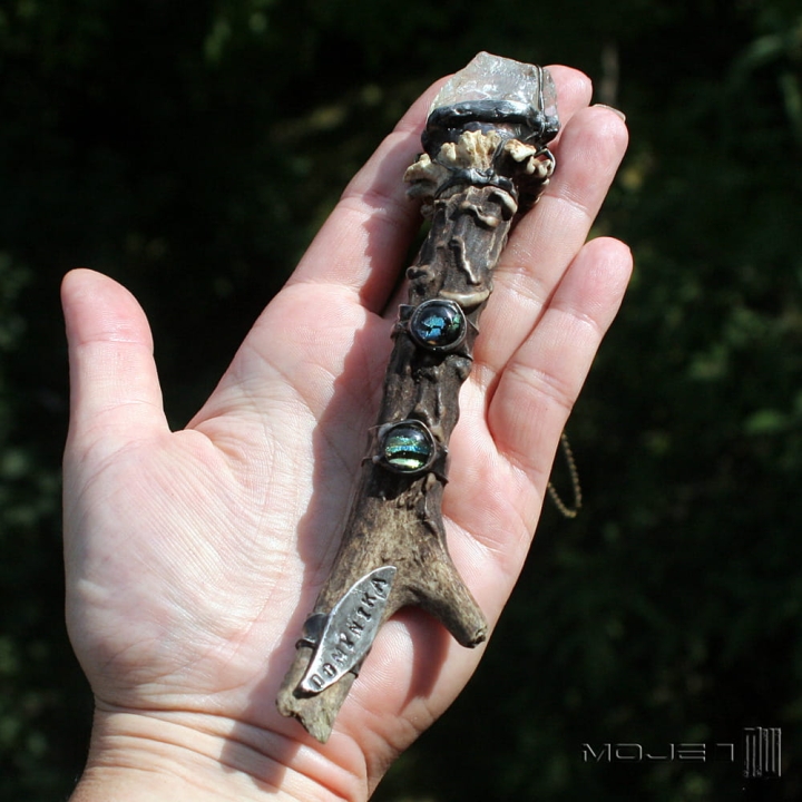 skarb-lesnego-elfa-wisior-rog-z-rogu-koziolka-cytryn-duzy-wisior-szklo-dichroiczne-fusing-parostek-poganska-bizuteria