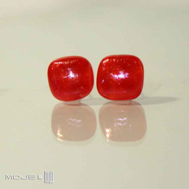 czerwone-kwadraciaki-szklane-kolczyki-sztyfty-do-uszy-szklo