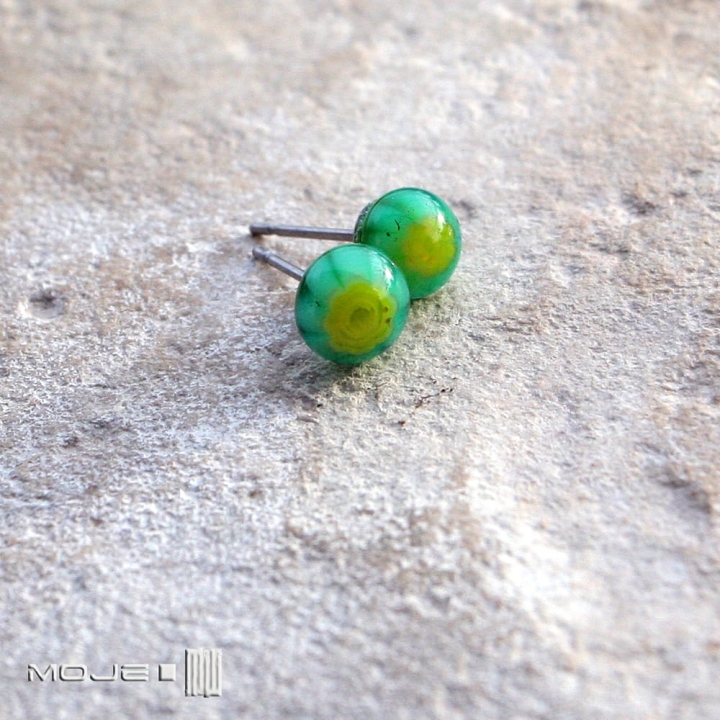 drobinki-millefiori-malutkie-szklane-kolczyki-sztyfty-fisung