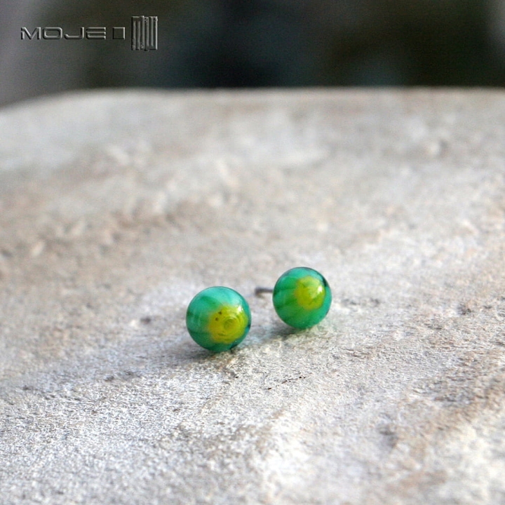 drobinki-millefiori-malutkie-szklane-kolczyki-sztyfty-fisung