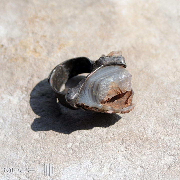 agat-na-ostro-pierscionek-z-surowa-bryla-agatu-kamien-naturalny-miedziana-oprawa-rustykalny-organiczny