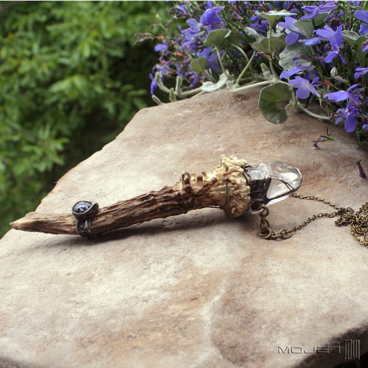 skarb-lesnego-elfa-wisior-z-rogu-parostek-krysztal-gorski