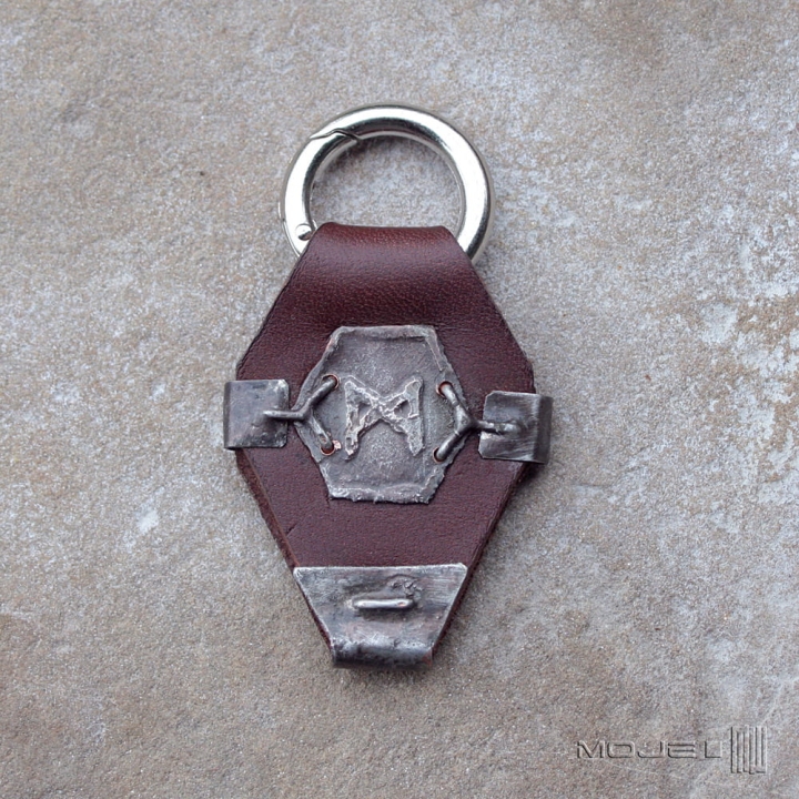 brelok-z-runa-inicjaly-do-kluczy-runa-znak-runiczny-skorzany-gadzet-zawieszka