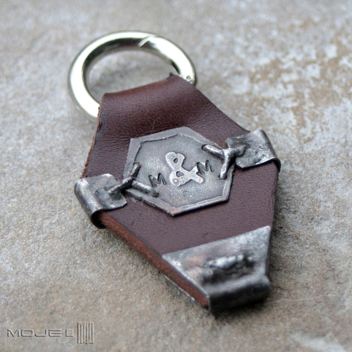 brelok-z-runa-inicjaly-do-kluczy-runa-znak-runiczny-skorzany-gadzet-zawieszka