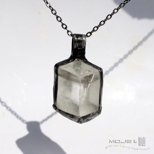 kamien-wikinkgow-kalcyt-szpat-islandzki-wisior-z-surowym-kamieniem