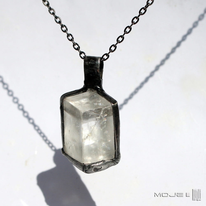 kamien-wikinkgow-kalcyt-szpat-islandzki-wisior-z-surowym-kamieniem