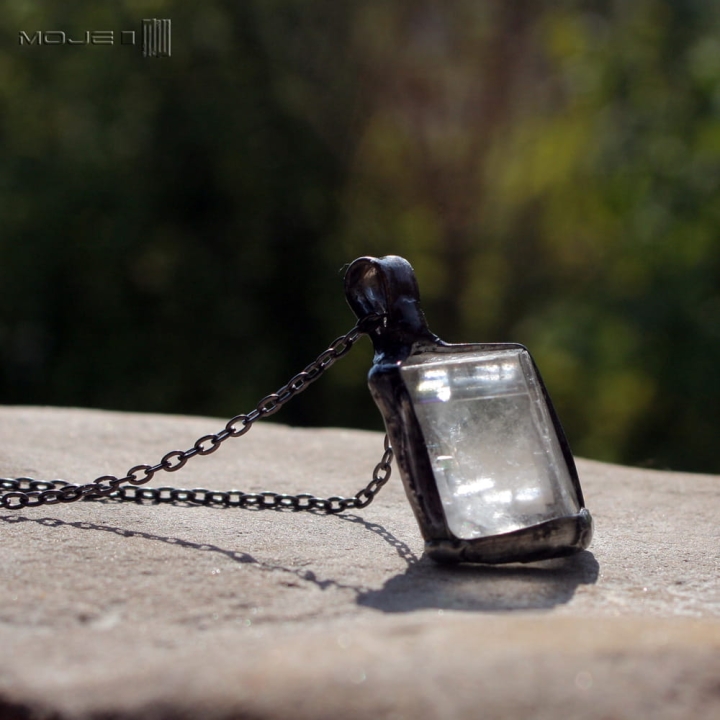 kamien-wikinkgow-kalcyt-szpat-islandzki-wisior-z-surowym-kamieniem