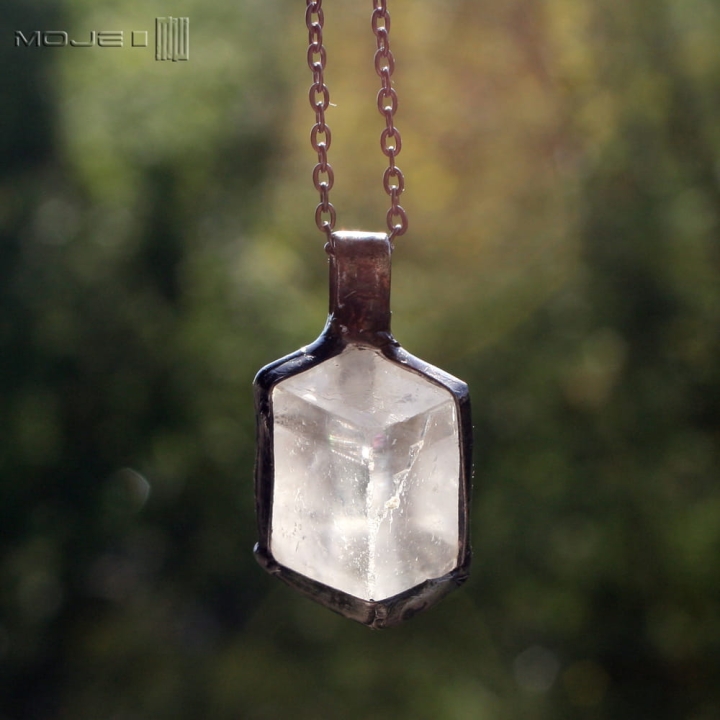 kamien-wikinkgow-kalcyt-szpat-islandzki-wisior-z-surowym-kamieniem