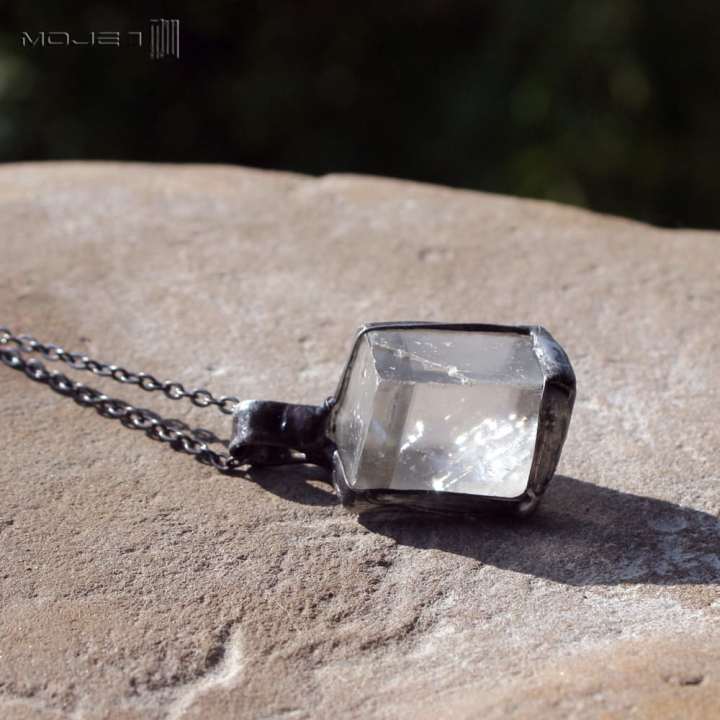 kamien-wikinkgow-kalcyt-szpat-islandzki-wisior-z-surowym-kamieniem