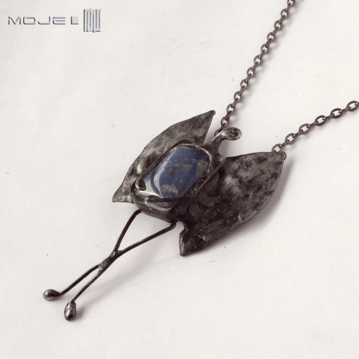 kamykowy-aniol-kwarc-niebieski-wisior-z-kamieniem-miedziane-skrzydla