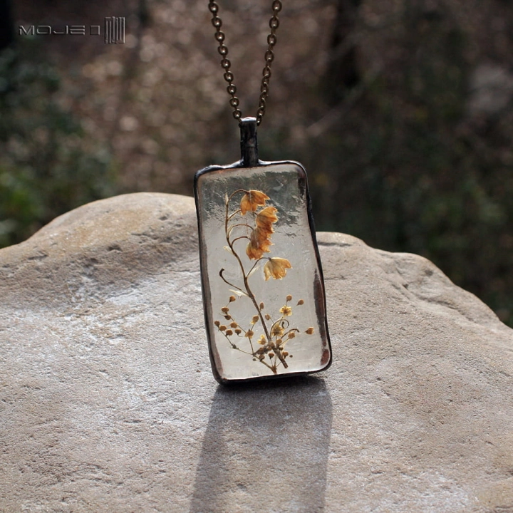 herbario-konwalia-i-czarny-bez-wisior-ze-szkla-z-suszonymi-kwiatami-szklana-zawieszka-magiczny-niepowtarzalny-prezent