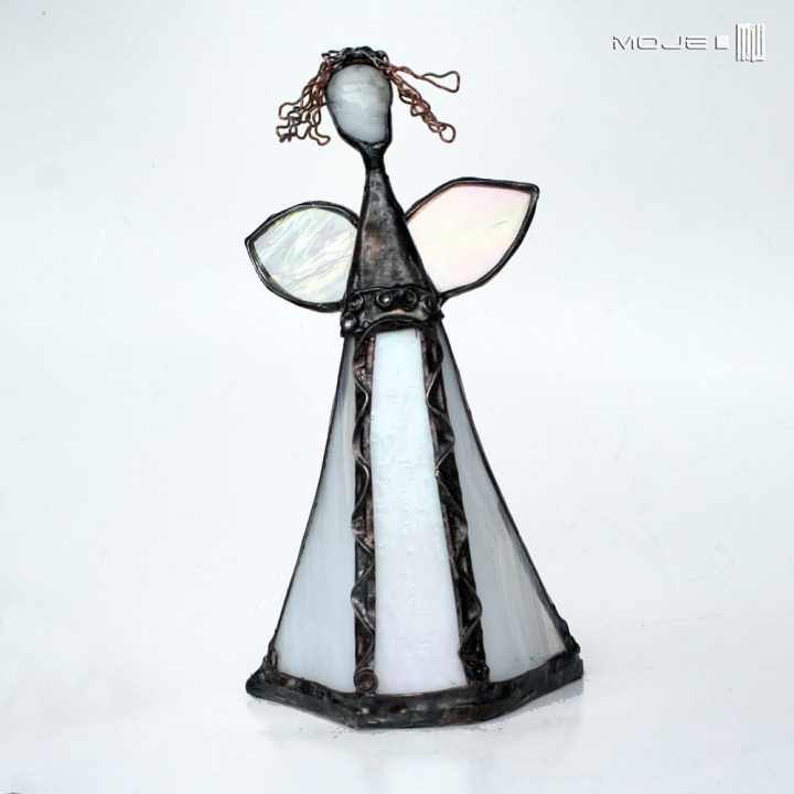 Bialy-aniol-szklany-stojacy-figurka-dekor