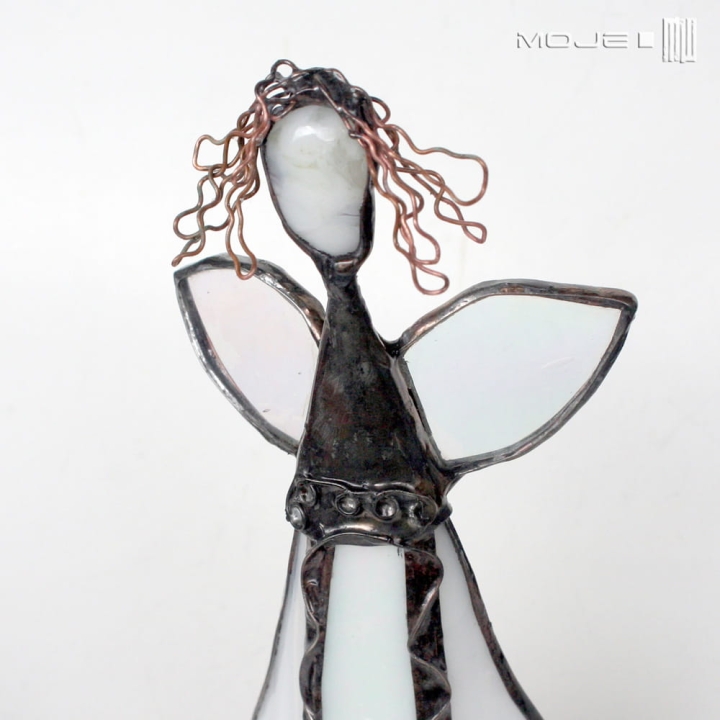 Bialy-aniol-szklany-stojacy-figurka-dekor