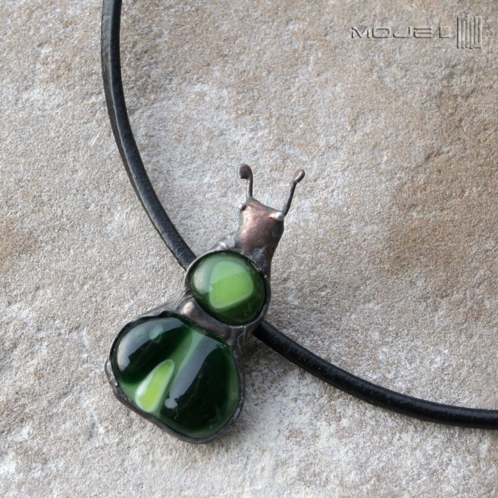 mala-zielona-zuczynka-wisior-fusing-szklany-zuk-zielone-szklo