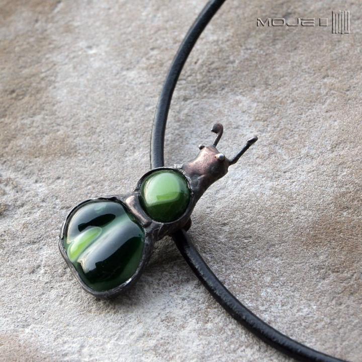 mala-zielona-zuczynka-wisior-fusing-szklany-zuk-zielone-szklo