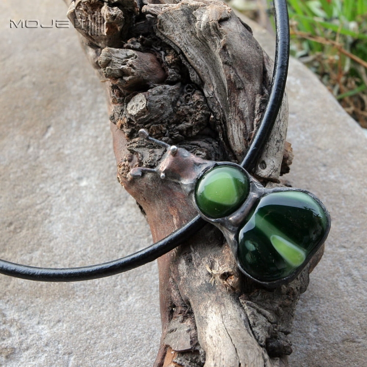 mala-zielona-zuczynka-wisior-fusing-szklany-zuk-zielone-szklo