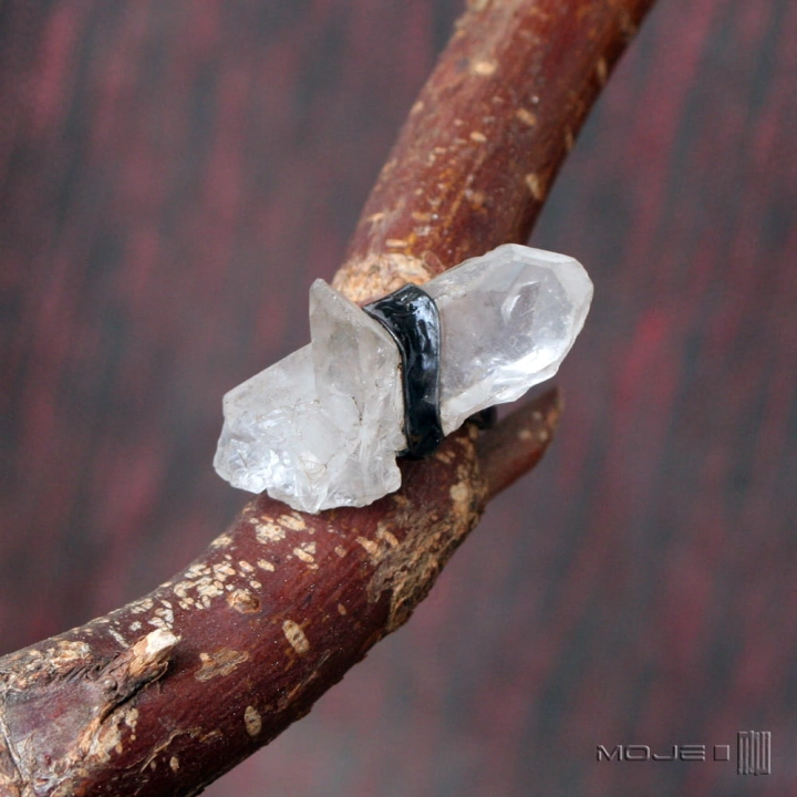 krysztal-drapiezny-pierscionek-surowa-bryla-kamien-regulowany