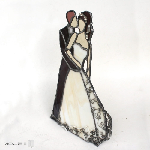 mloda-para-szklane-figurki-witrazowe-dekor-stojacy-prezent-na-slub-rocznice