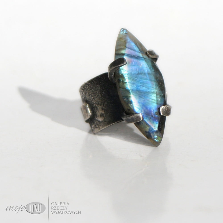 lazurowa-feeria-pierscionek-ze-srebra-z-labradorytem-srebro-rustykalny-duzy-markiza-kamien-szlifowany