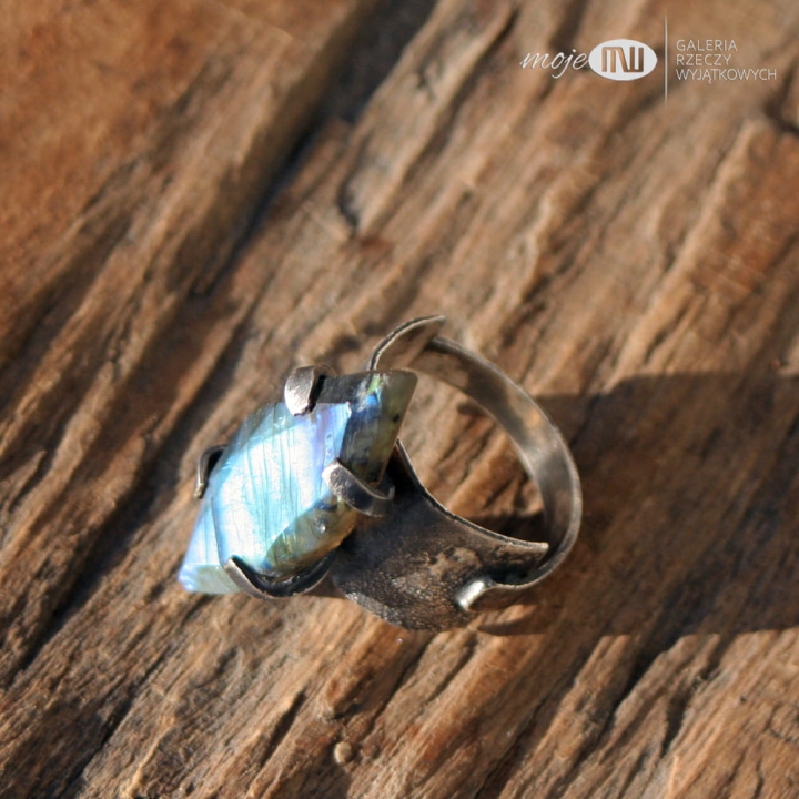 lazurowa-feeria-pierscionek-ze-srebra-z-labradorytem-srebro-rustykalny-duzy-markiza-kamien-szlifowany