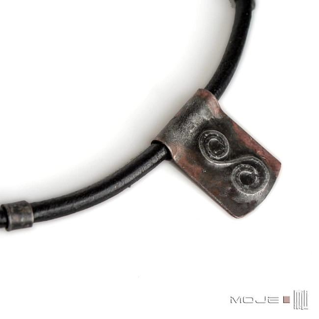 Poszukiwanie równowagi, hand made, ręcznie robione, biżuteria autorska, wisior, wisiorek, męski wisior, biżuteria męska, dla mężczyzny, dla niego, męski wisior, metaloplastyka, naszyjnik męski