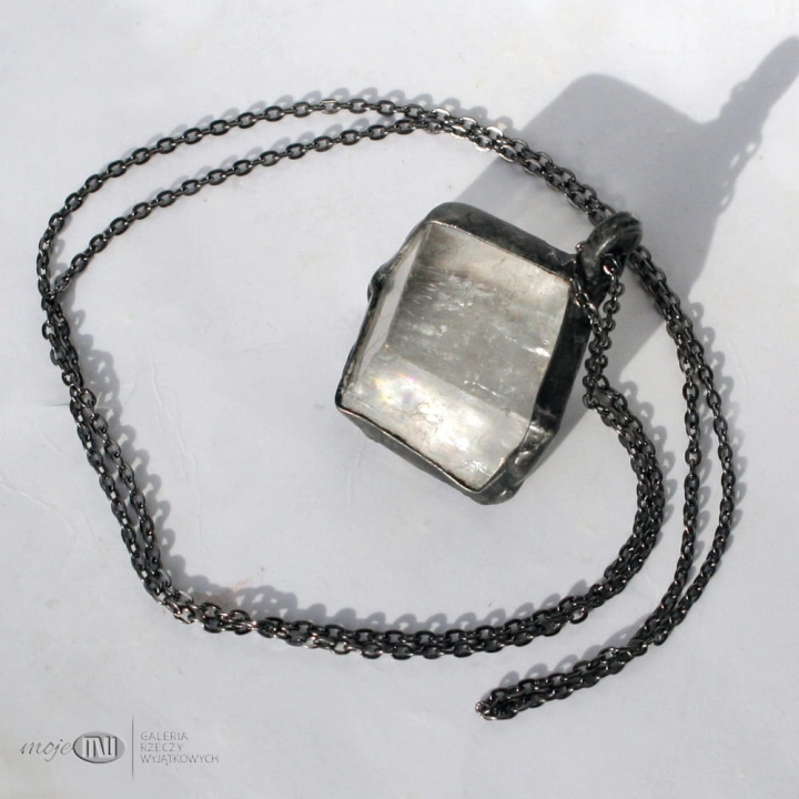 kamien-Wikingow-kalcyt-szpat-islandzki-wisior-kamien-naturalny-surowy-rustykalny