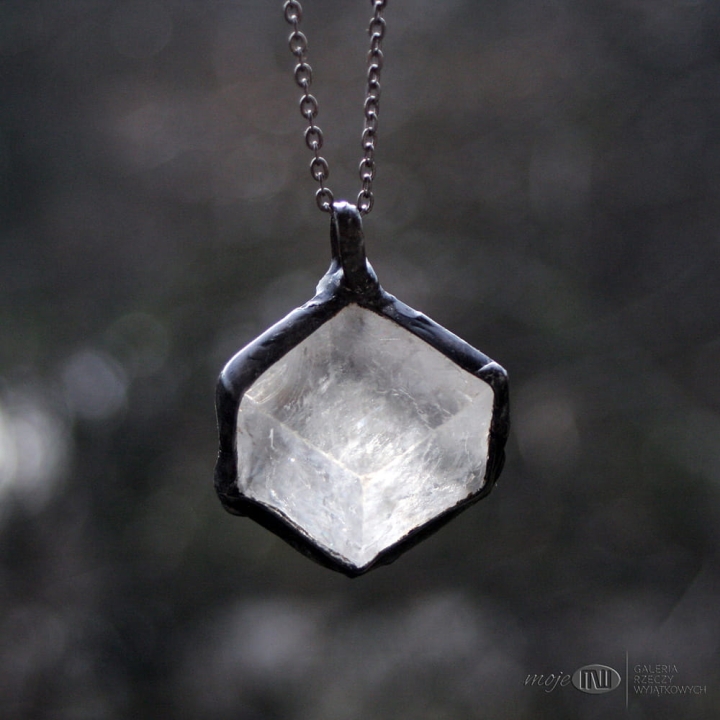 kamien-Wikingow-kalcyt-szpat-islandzki-wisior-kamien-naturalny-surowy-rustykalny