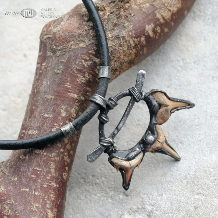 trójzab-rekina-wisior-meski-meska-bizuteria-poganska-zawieszka-etniczna