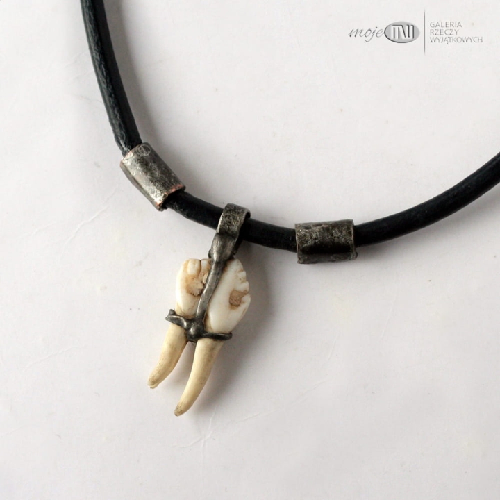 zab-dzika-wisiorek-meski-dla-mezczyzny-na-rzemyku