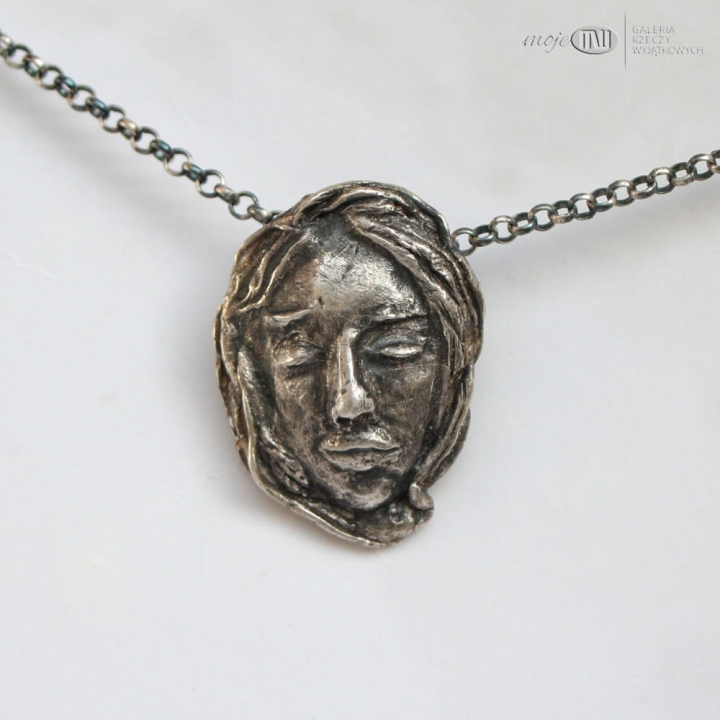 senna-dziewczyna-wisiorek-ze-srebra-srebrny-twarz-dziewczeca