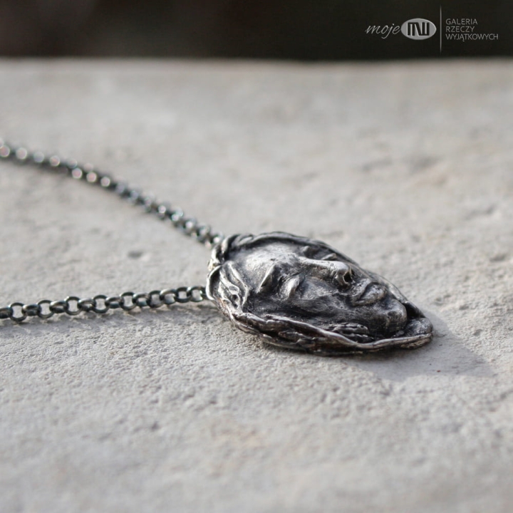 senna-dziewczyna-wisiorek-ze-srebra-srebrny-twarz-dziewczeca