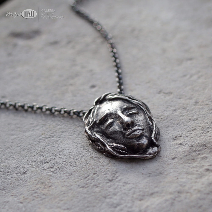 senna-dziewczyna-wisiorek-ze-srebra-srebrny-twarz-dziewczeca