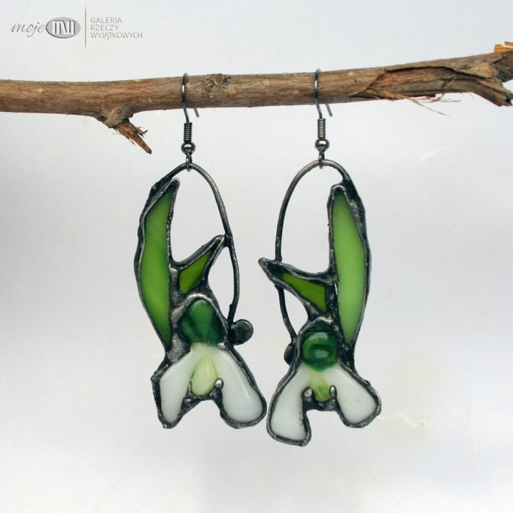 przebisniegi-kolczyki-z-kwiatami-szklane-ze-szkla-przebisniegi-miedziane-wiszace-fusing