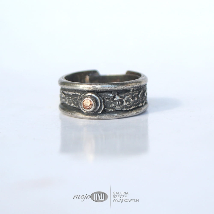 szampanska-bardzo-rustykalna-obraczka-ze-srebra-srebrna-rustykalna-cyrkonia-slowianskie-wzory