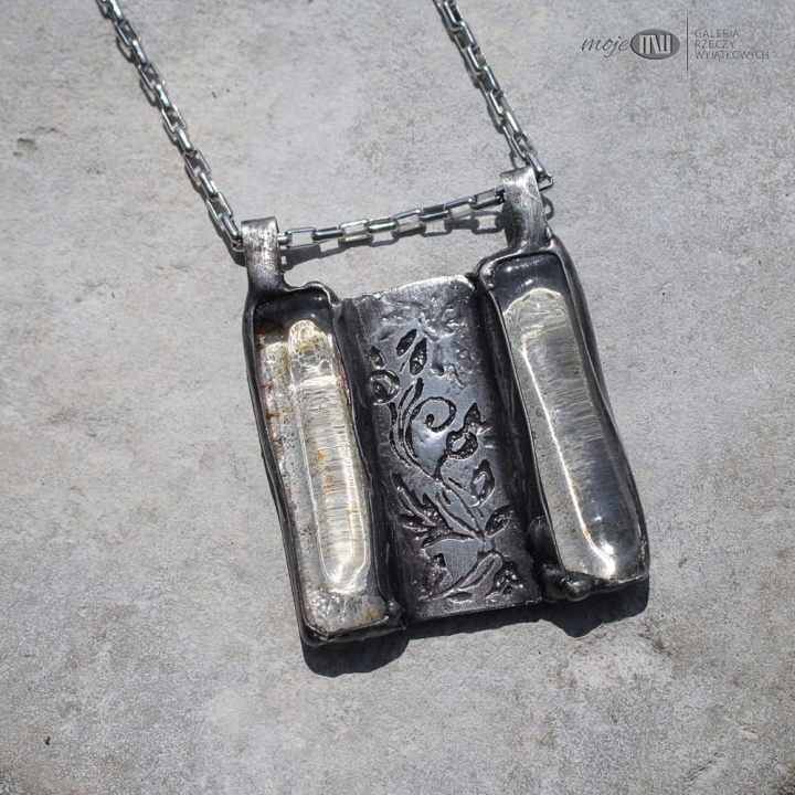 podwojne-odbicie-wisior-szklo-metal-kwadratowy-rustykalny-motywy-kwiatowe