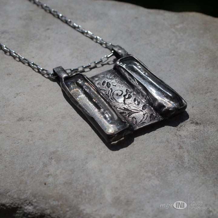 podwojne-odbicie-wisior-szklo-metal-kwadratowy-rustykalny-motywy-kwiatowe