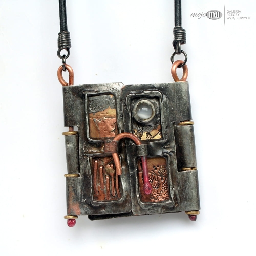 sielskie-wakacje-rustykalny-wisior-miedz-mosiadz-kot-plotek-slonce-bizuteria-z-naturalnych-materialow-otwierane-okno