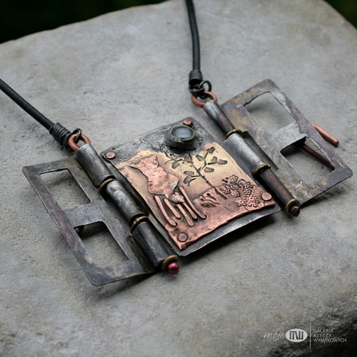 sielskie-wakacje-rustykalny-wisior-miedz-mosiadz-kot-plotek-slonce-bizuteria-z-naturalnych-materialow-otwierane-okno