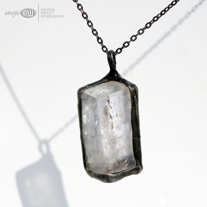 kamien-Wikingow-kalcyt-szpat-islandzki-wisior-kamien-naturalny-surowy-rustykalny