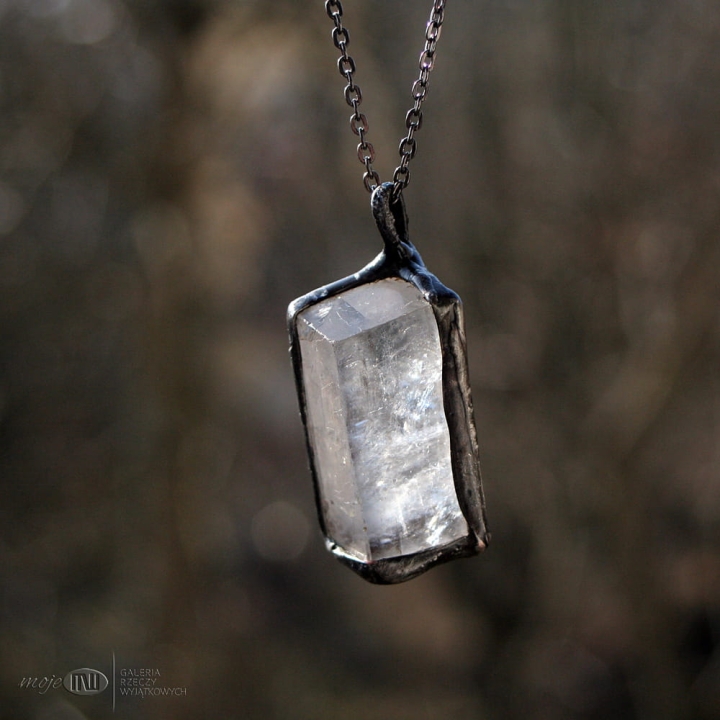 kamien-Wikingow-kalcyt-szpat-islandzki-wisior-kamien-naturalny-surowy-rustykalny