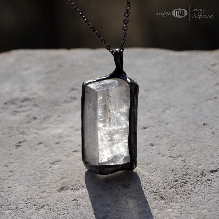 kamien-Wikingow-kalcyt-szpat-islandzki-wisior-kamien-naturalny-surowy-rustykalny