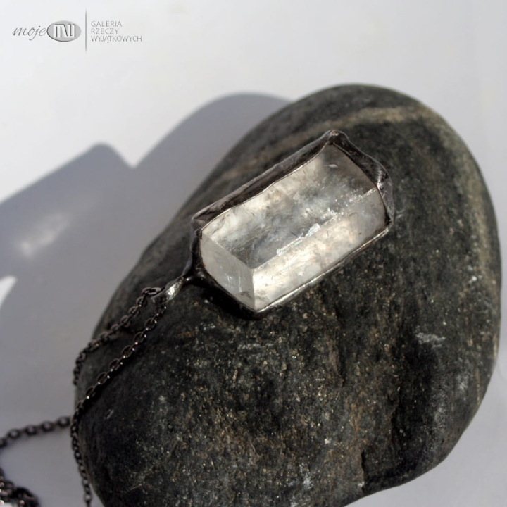 kamien-Wikingow-kalcyt-szpat-islandzki-wisior-kamien-naturalny-surowy-rustykalny