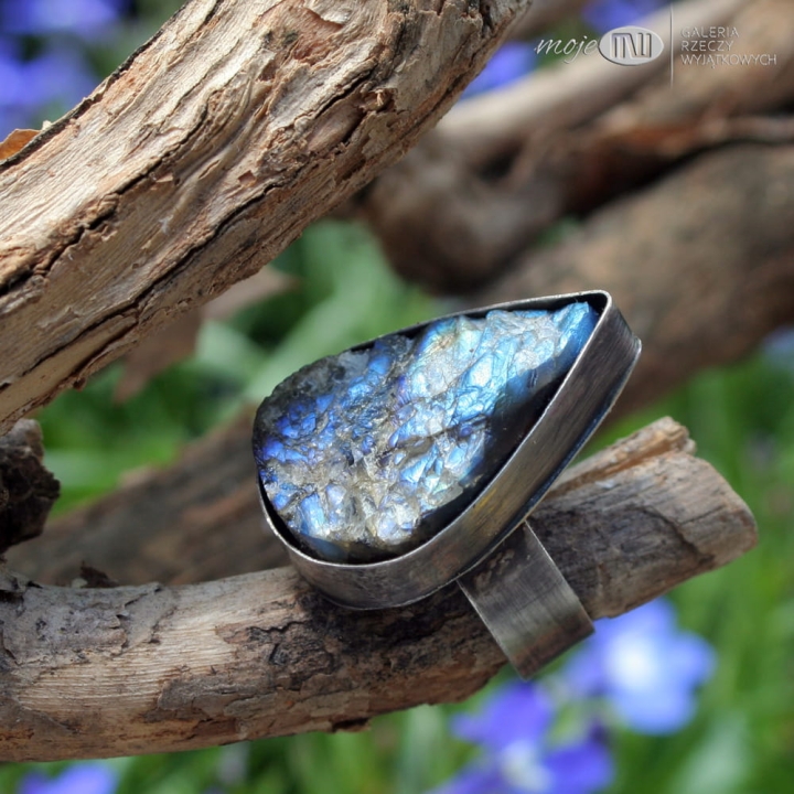 kamienna-labra-lza-w-srebrze-pierscionek-labradoryt-srebro-kamien-surowy