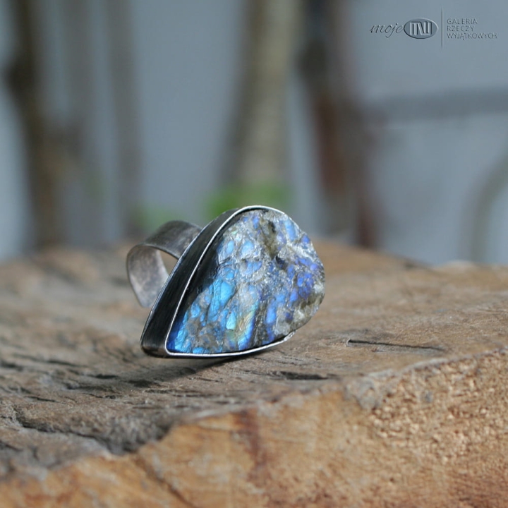kamienna-labra-lza-w-srebrze-pierscionek-labradoryt-srebro-kamien-surowy
