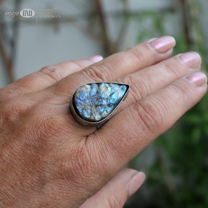 kamienna-labra-lza-w-srebrze-pierscionek-labradoryt-srebro-kamien-surowy