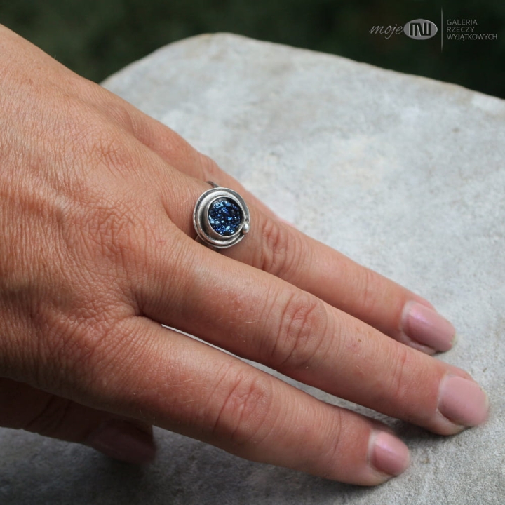 kwarc-tytanowy-w-srebrze-druza-pierscionek-srebro-okragly