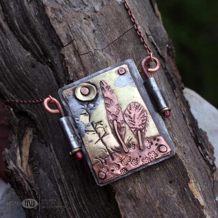 wisior-z-widoczkiem-rustykalny-wisior-miedz-mosiadz-drzewa-bizuteria-z-naturalnych-materialow